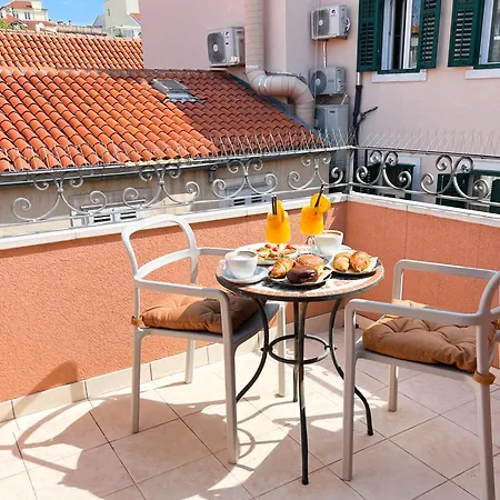 Morei Historical Apartment *